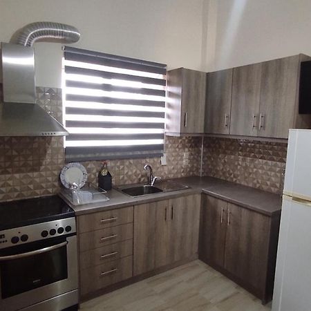 Cosy Apartment In Relaxed Neighbourhood Амаринтос Екстериор снимка