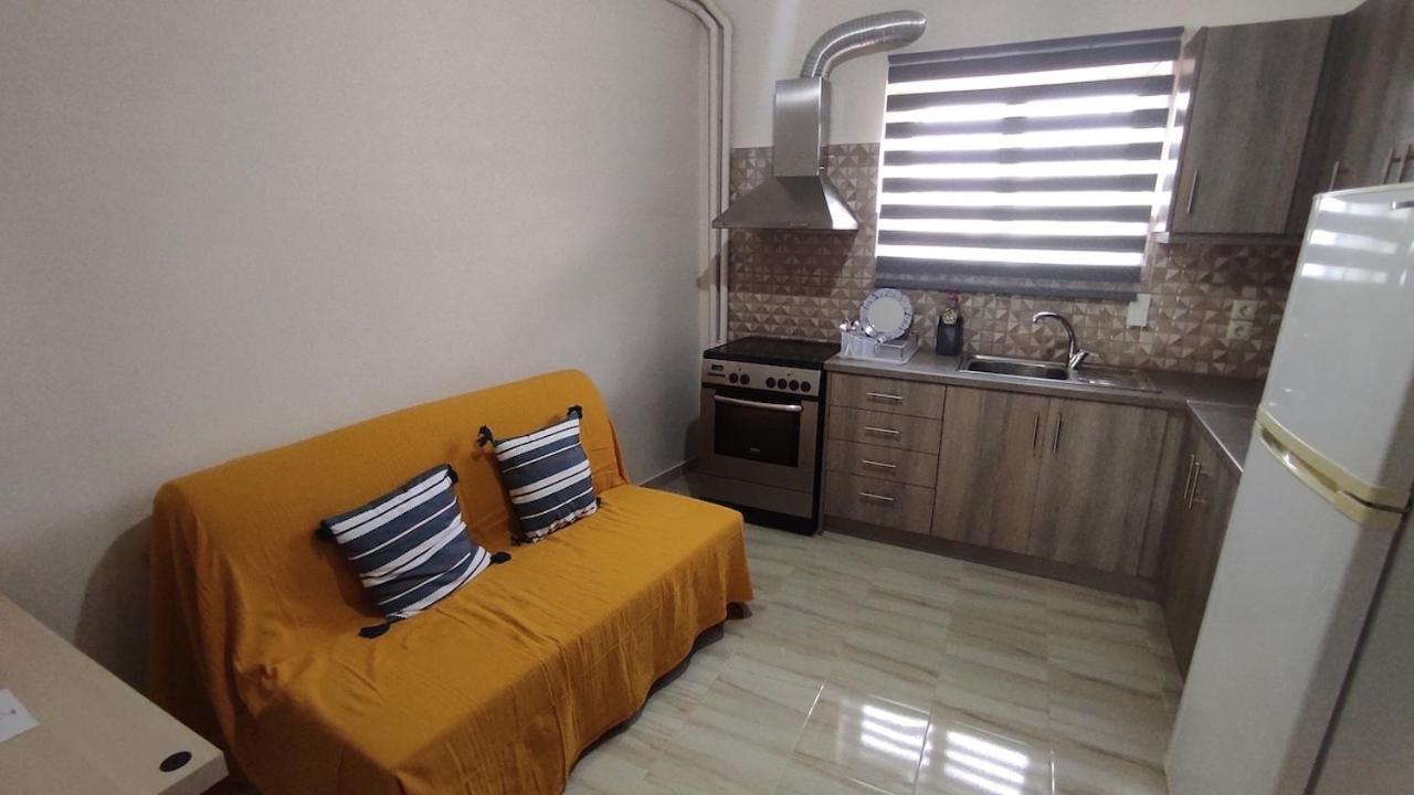 Cosy Apartment In Relaxed Neighbourhood Амаринтос Екстериор снимка