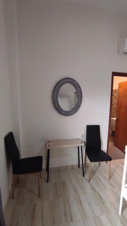 Cosy Apartment In Relaxed Neighbourhood Амаринтос Екстериор снимка